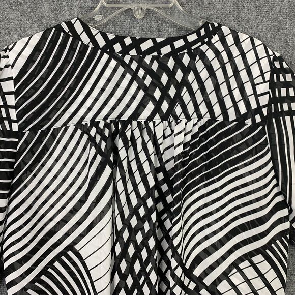 Avenue Semi Sheer 1/2 Button Blouse Women 14/16 B&W Pattern 3/4 Sleeve Airy - Picture 10 of 13